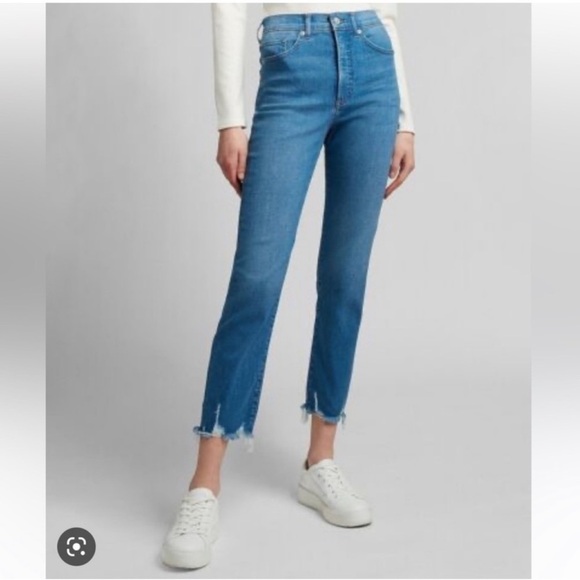 Express Slim Super High Rise Raw Hem Crop Jeans Excellent Size 8 - Picture 1 of 10